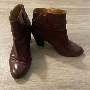 Cloudwalkers Ellie maroon ankle booties 8.5